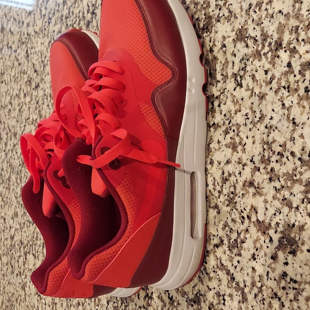 Airmax 1's